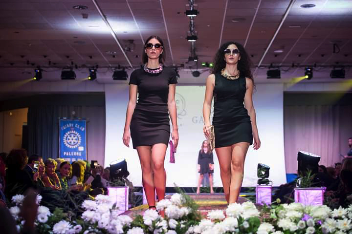 Inturciuniate Defilèe D'amour.